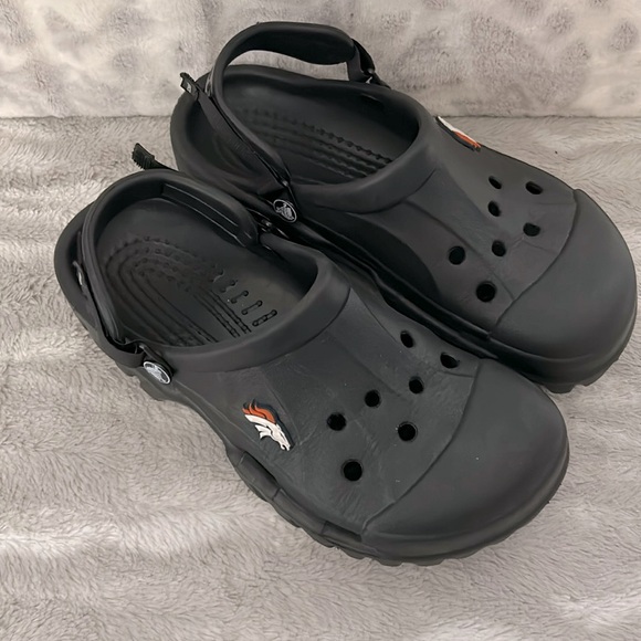 Crocs unisex classic clogs with Denver bronco clip on sz men’s eight women’s 10 - Picture 2 of 11